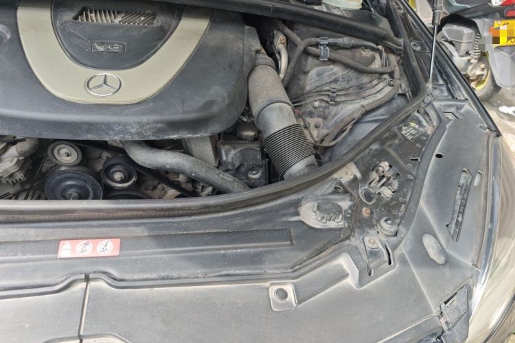 Used Mercedes-Benz R-Class 2010 R 350 L 4MATIC Engine Bay Left