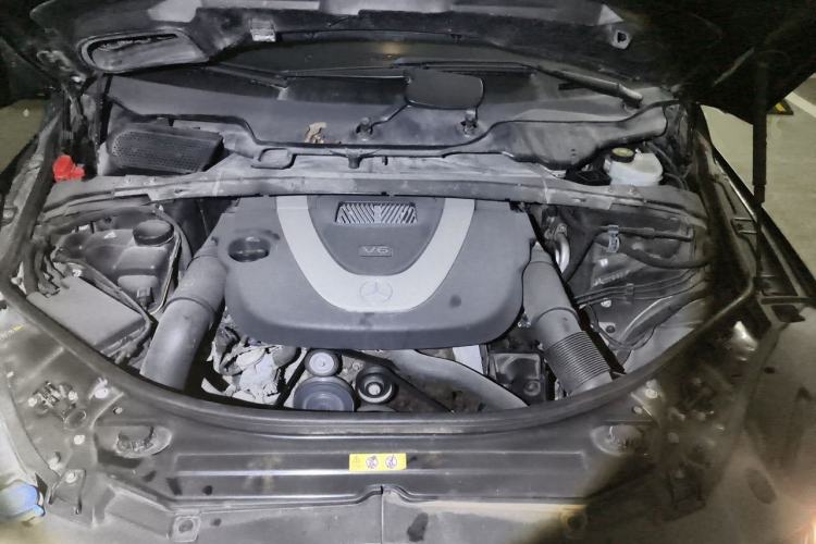 Used Mercedes-Benz R-Class 2010 R 350 L 4MATIC Engine Bay
