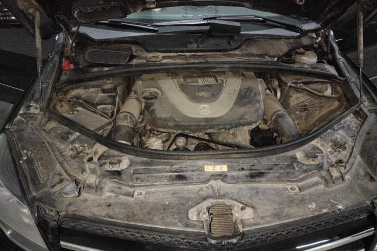 Used Mercedes-Benz R-Class 2010 R 350 L 4MATIC Engine Bay