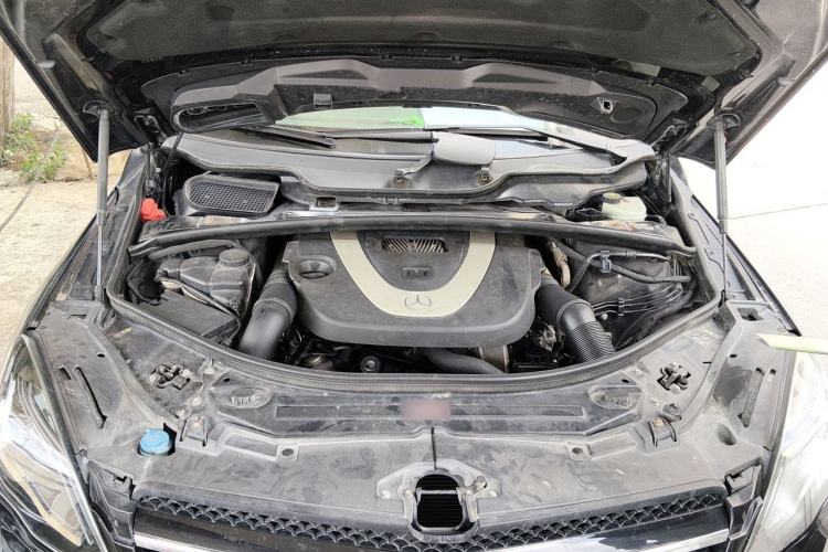 Used Mercedes-Benz R-Class 2010 R 300 L Business Model Engine Bay
