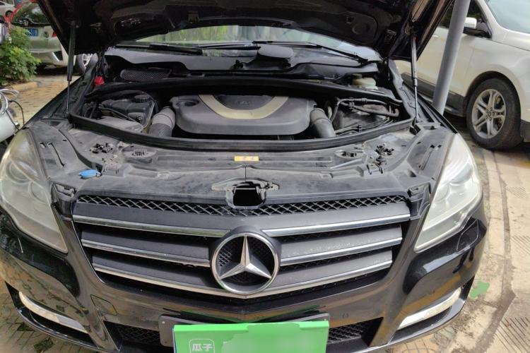Used Mercedes-Benz R-Class 2010 R 350 L 4MATIC Engine Bay