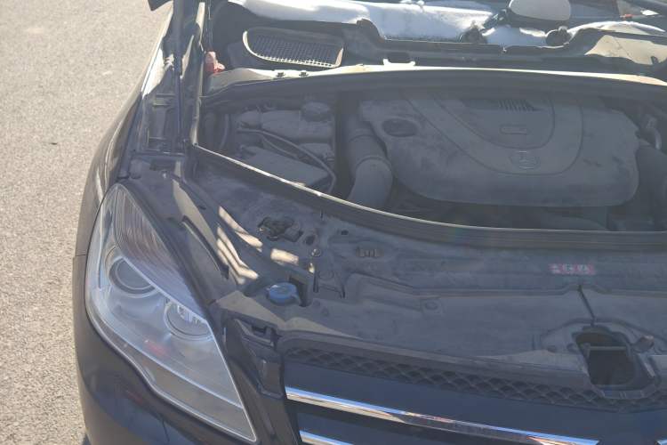 Used Mercedes-Benz R-Class 2010 R 350 L 4MATIC Engine Bay Right