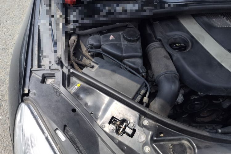 Used Mercedes-Benz R-Class 2010 R 350 L 4MATIC Engine Bay Right
