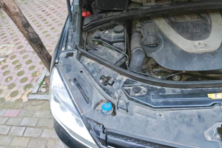 Used Mercedes-Benz R-Class 2010 R 500 L 4MATIC Grand Edition Engine Bay Right