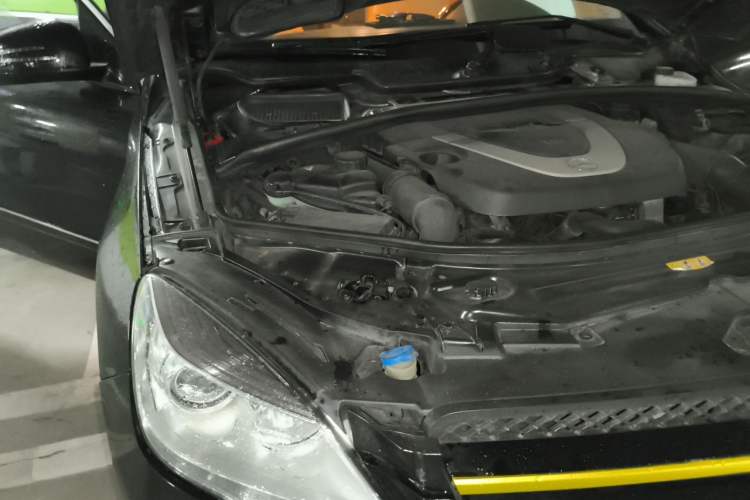Used Mercedes-Benz R-Class 2010 R 300 L Business Model Engine Bay Right