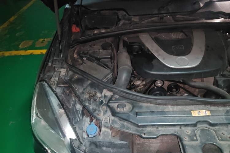 Used Mercedes-Benz R-Class 2010 R 350 L 4MATIC Engine Bay Right