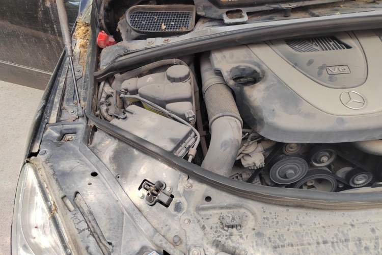 Used Mercedes-Benz R-Class 2010 R 300 L Luxury Model Engine Bay Right
