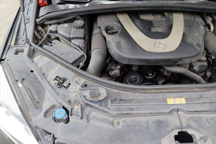 Used Mercedes-Benz R-Class 2010 R 350 L 4MATIC Engine Bay Right