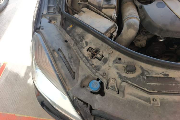 Used Mercedes-Benz R-Class 2010 R 350 L 4MATIC Engine Bay Right