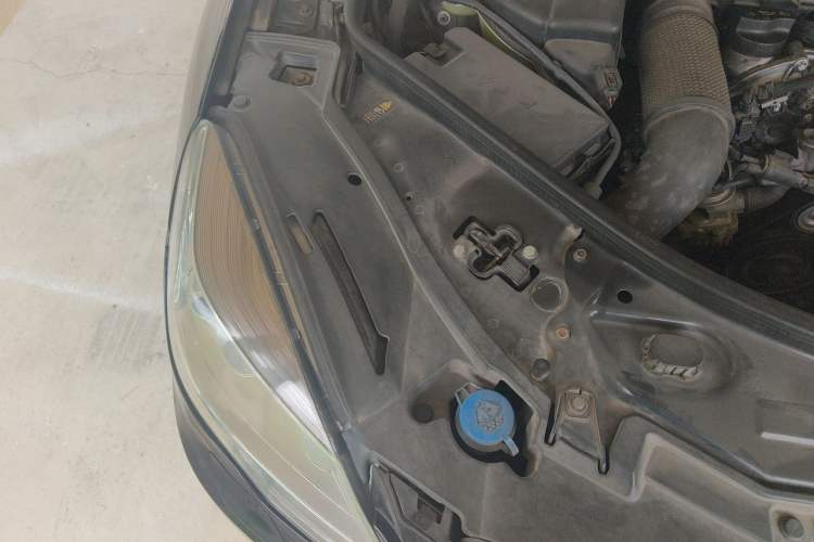 Used Mercedes-Benz R-Class 2010 R 300 L Luxury Model Engine Bay Right