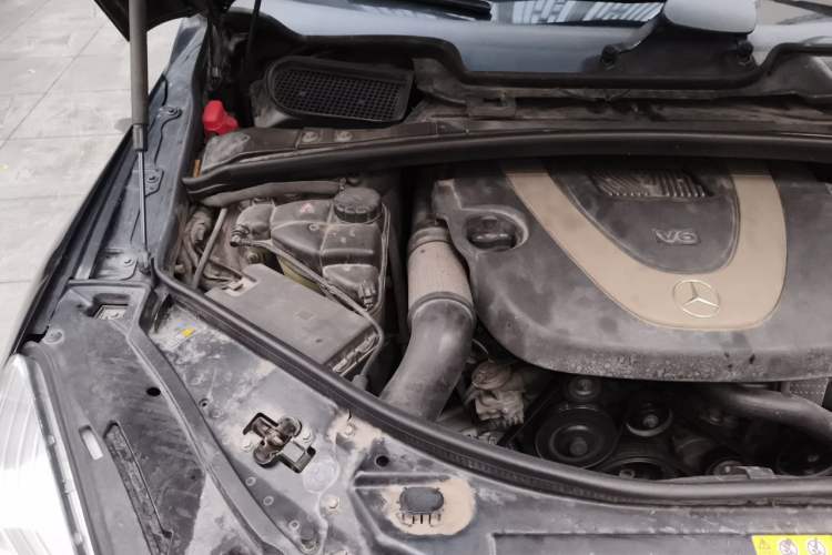 Used Mercedes-Benz R-Class 2010 R 350 L 4MATIC Engine Bay Right