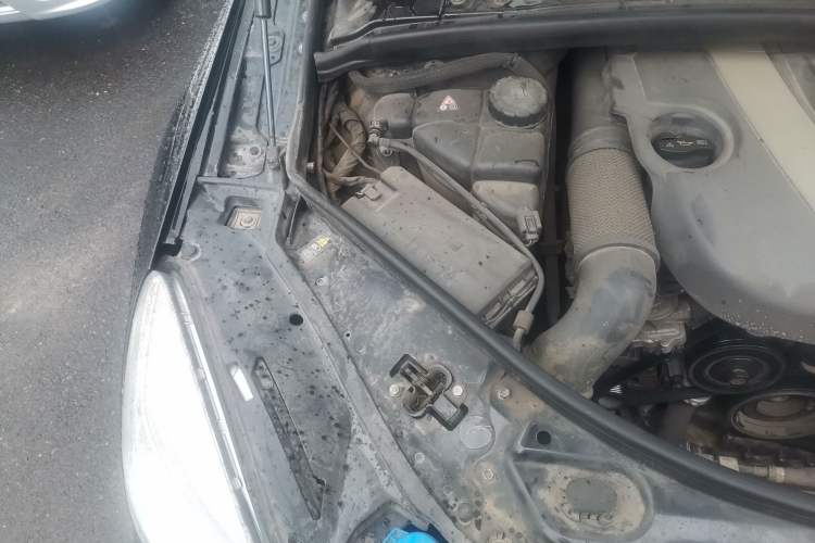 Used Mercedes-Benz R-Class 2010 R 350 L 4MATIC Engine Bay Right