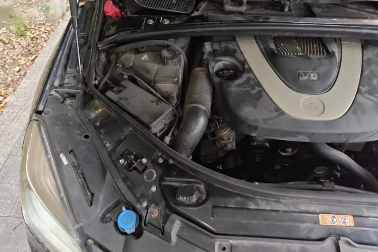 Used Mercedes-Benz R-Class 2010 R 300 L Business Model Engine Bay Right