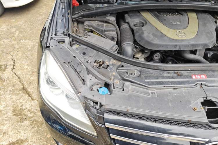 Used Mercedes-Benz R-Class 2010 R 350 L 4MATIC Engine Bay Right