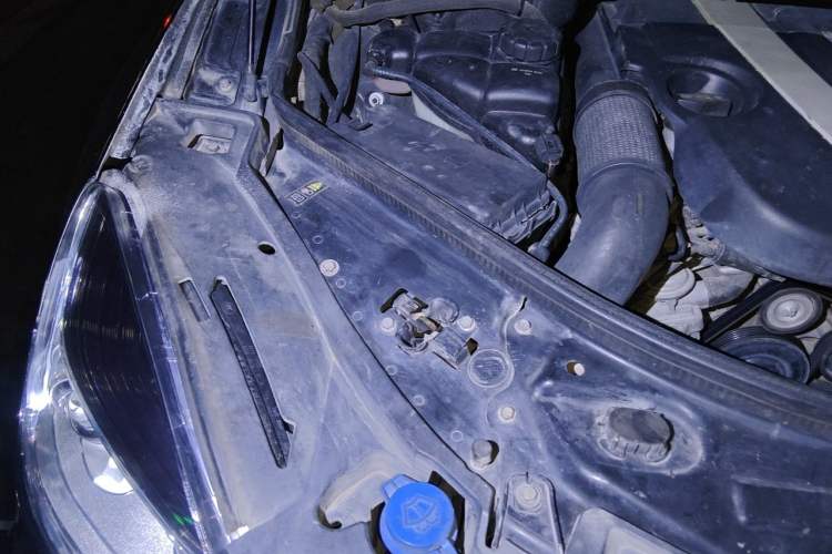 Used Mercedes-Benz R-Class 2010 R 350 L 4MATIC Grand Edition Engine Bay Right