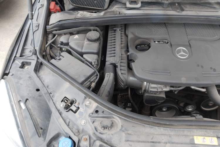 Used Mercedes-Benz R-Class 2010 R 350 L 4MATIC Engine Bay Right