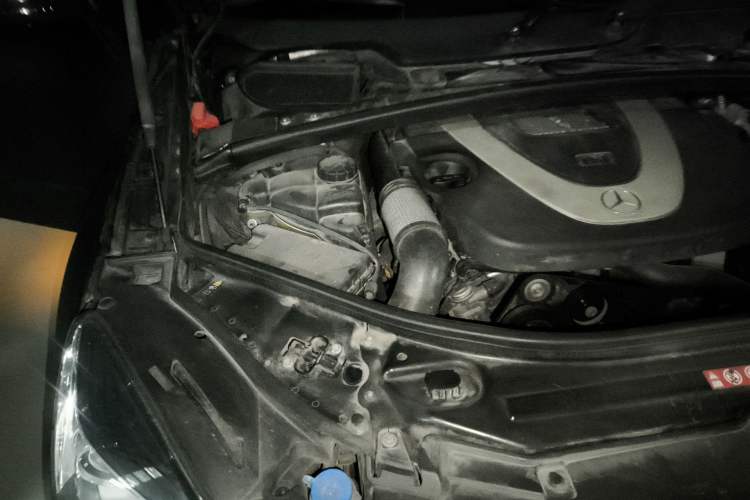 Used Mercedes-Benz R-Class 2010 R 350 L 4MATIC Engine Bay Right