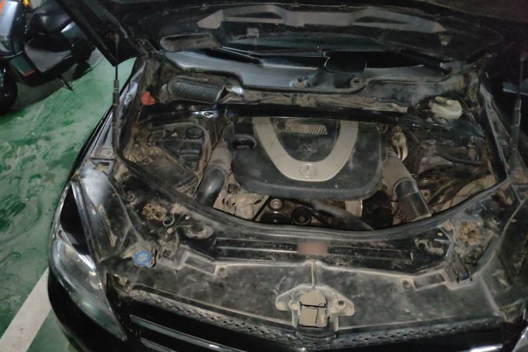 Used Mercedes-Benz R-Class 2010 R 350 L 4MATIC Engine Bay Right