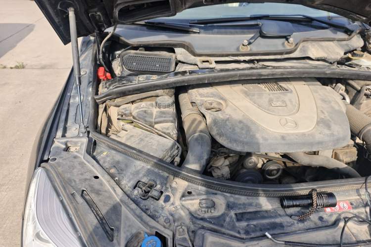 Used Mercedes-Benz R-Class 2010 R 350 L 4MATIC Engine Bay Right
