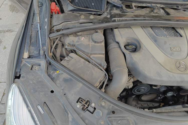 Used Mercedes-Benz R-Class 2010 R 300 L Business Model Engine Bay Right