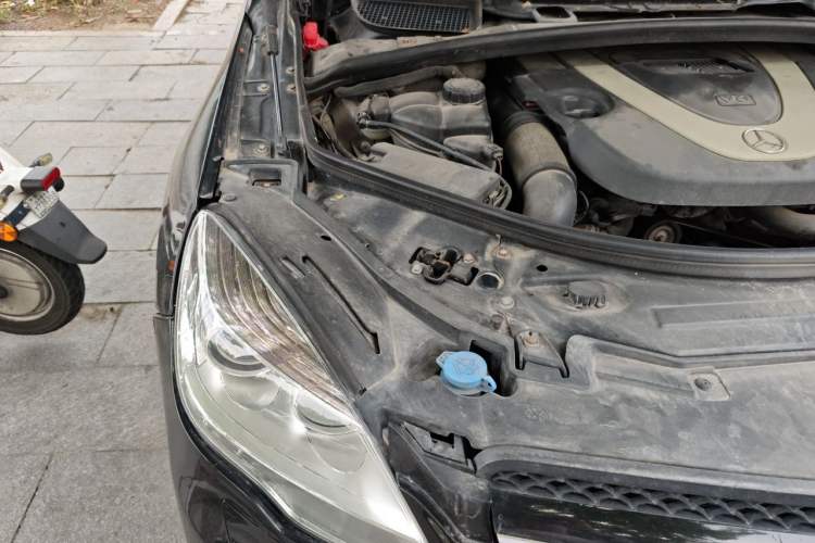 Used Mercedes-Benz R-Class 2010 R 350 L 4MATIC Grand Edition Engine Bay Right
