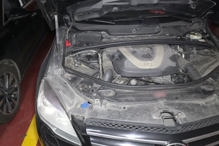 Used Mercedes-Benz R-Class 2010 R 350 L 4MATIC Engine Bay Right