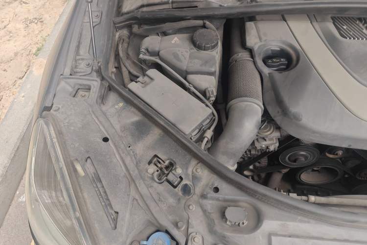 Used Mercedes-Benz R-Class 2010 R 300 L Business Model Engine Bay Right