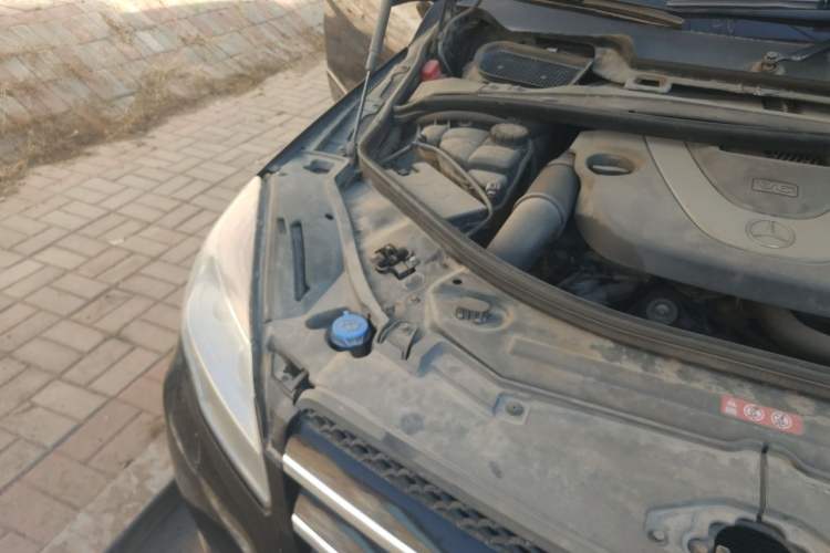 Used Mercedes-Benz R-Class 2010 R 350 L 4MATIC Engine Bay Right