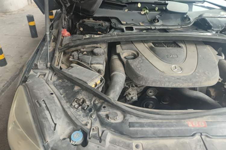 Used Mercedes-Benz R-Class 2010 R 300 L Business Model Engine Bay Right