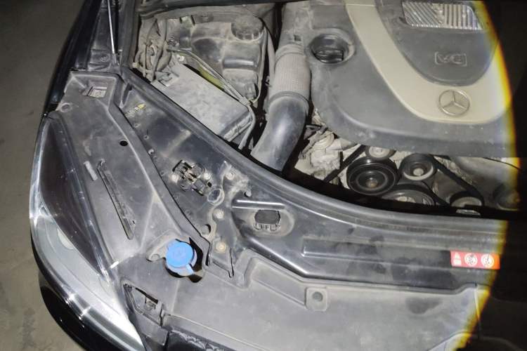 Used Mercedes-Benz R-Class 2010 R 350 L 4MATIC Engine Bay Right