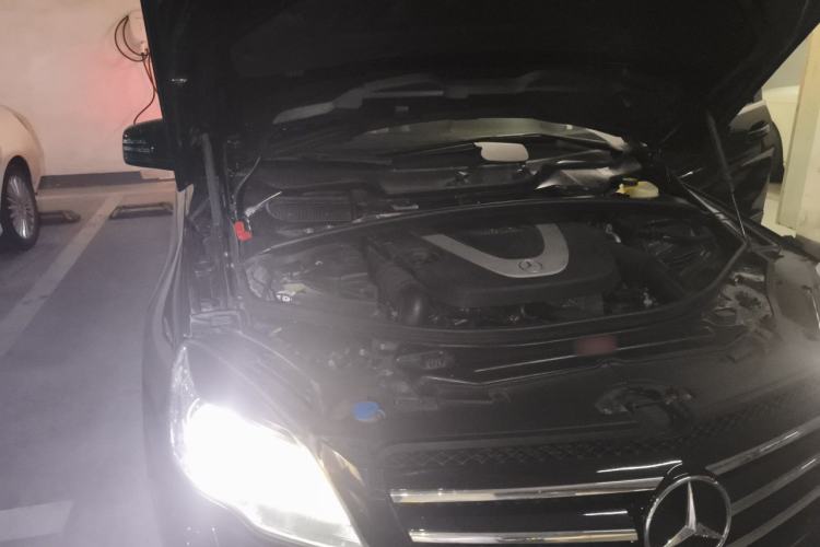 Used Mercedes-Benz R-Class 2010 R 300 L Luxury Model Engine Bay Right