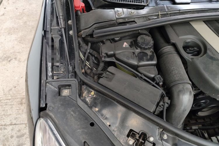 Used Mercedes-Benz R-Class 2010 R 300 L Luxury Model Engine Bay Right
