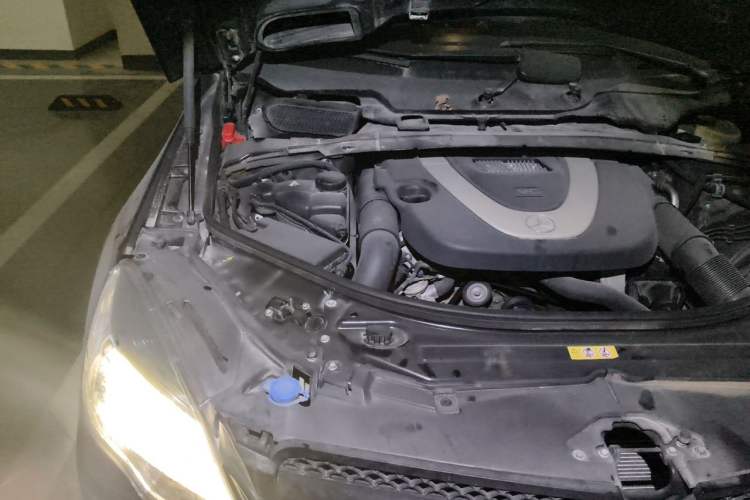Used Mercedes-Benz R-Class 2010 R 350 L 4MATIC Engine Bay Right