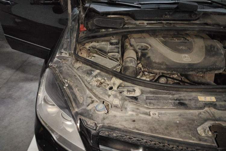Used Mercedes-Benz R-Class 2010 R 350 L 4MATIC Engine Bay Right