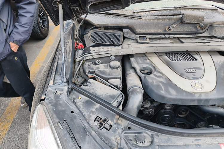 Used Mercedes-Benz R-Class 2010 R 350 L 4MATIC Engine Bay Right