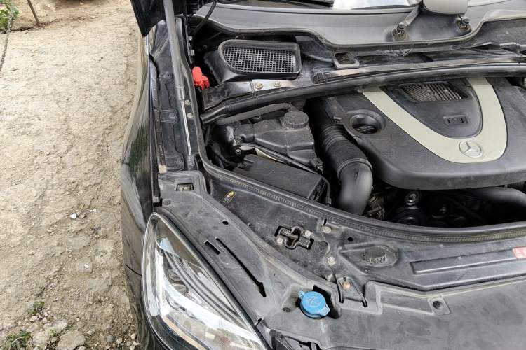 Used Mercedes-Benz R-Class 2010 R 300 L Business Model Engine Bay Right