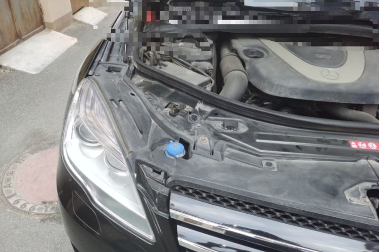 Used Mercedes-Benz R-Class 2010 R 350 L 4MATIC Engine Bay Right