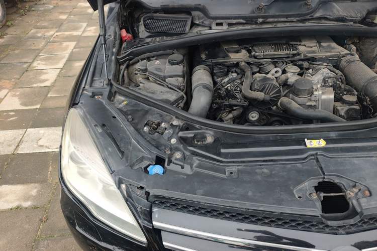 Used Mercedes-Benz R-Class 2010 R 300 L Business Model Engine Bay Right