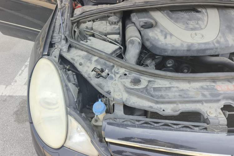 Used Mercedes-Benz R-Class 2010 R 350 L 4MATIC Grand Edition Engine Bay Right