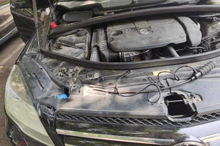 Used Mercedes-Benz R-Class 2010 R 350 L 4MATIC Engine Bay Right