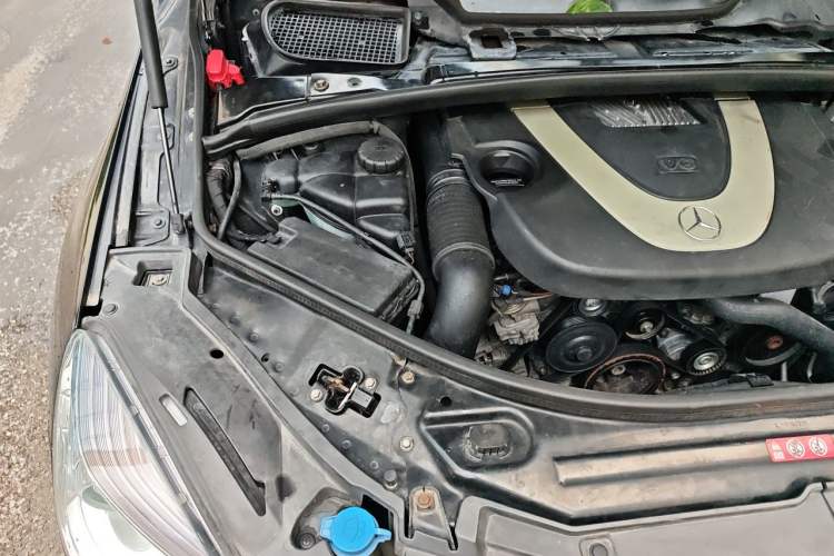 Used Mercedes-Benz R-Class 2010 R 300 L Business Model Engine Bay Right