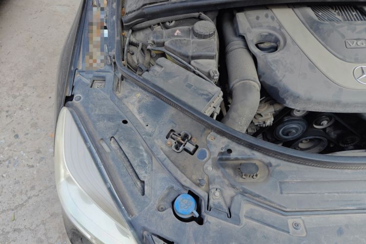 Used Mercedes-Benz R-Class 2010 R 350 L 4MATIC Engine Bay Right
