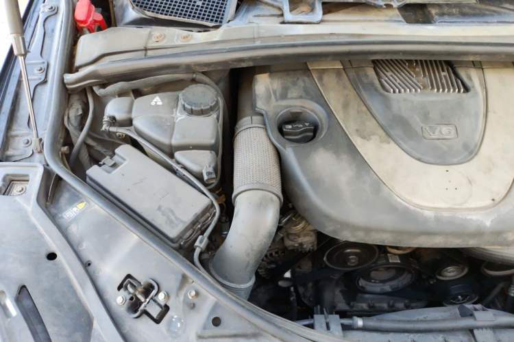 Used Mercedes-Benz R-Class 2010 R 350 L 4MATIC Engine Bay Right
