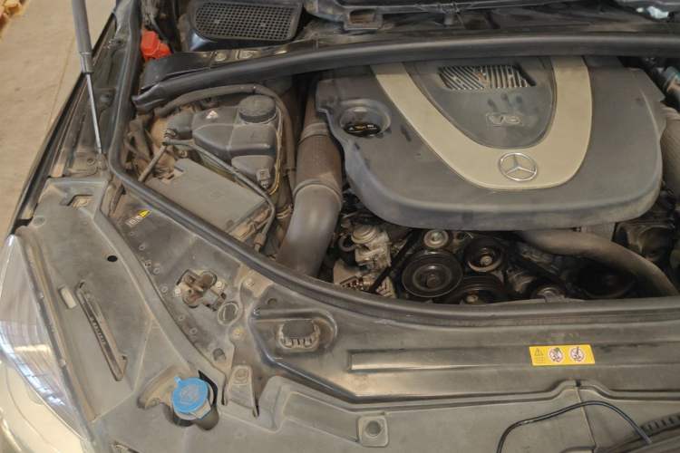 Used Mercedes-Benz R-Class 2010 R 350 L 4MATIC Engine Bay Right