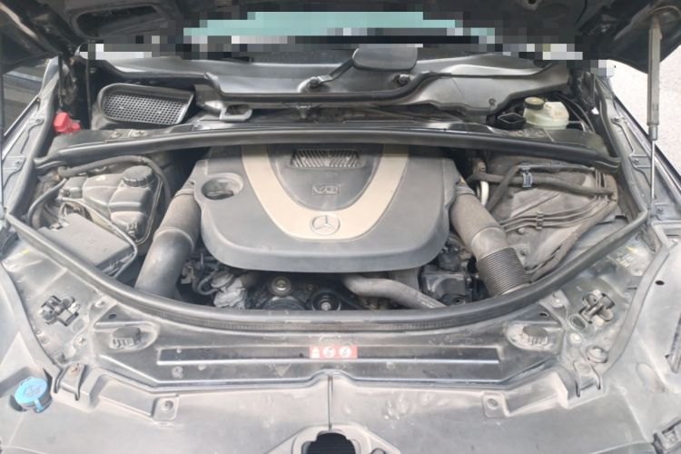 Used Mercedes-Benz R-Class 2010 R 300 L Luxury Model Engine Bay