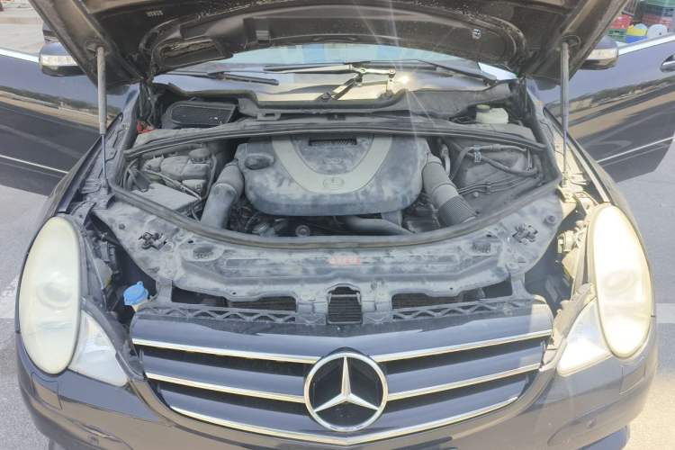 Used Mercedes-Benz R-Class 2010 R 350 L 4MATIC Grand Edition Engine Bay
