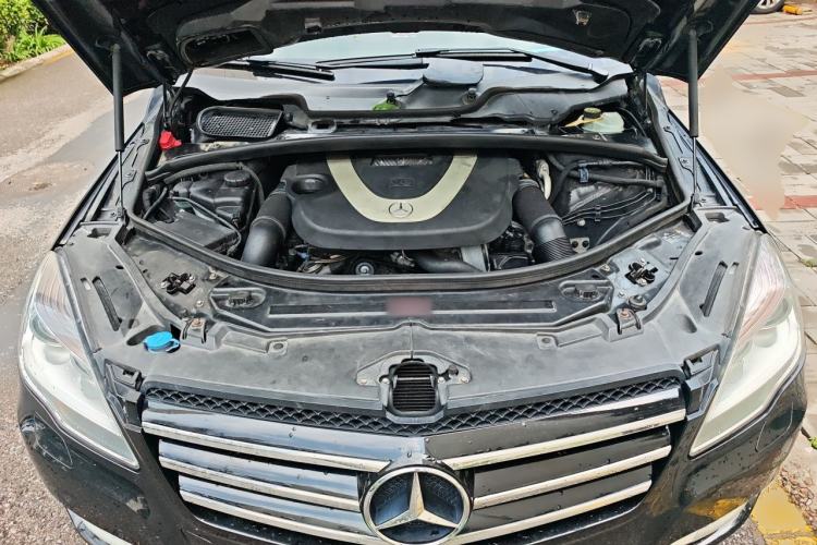 Used Mercedes-Benz R-Class 2010 R 300 L Business Model Engine Bay