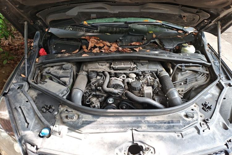 Used Mercedes-Benz R-Class 2010 R 350 L 4MATIC Engine Bay