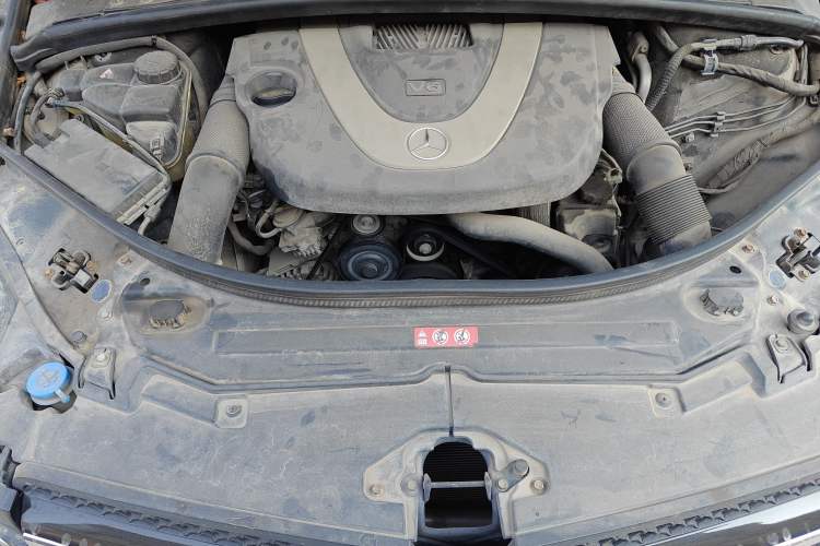 Used Mercedes-Benz R-Class 2010 R 350 L 4MATIC Engine Bay