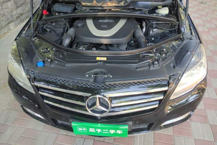 Used Mercedes-Benz R-Class 2010 R 350 L 4MATIC Engine Bay